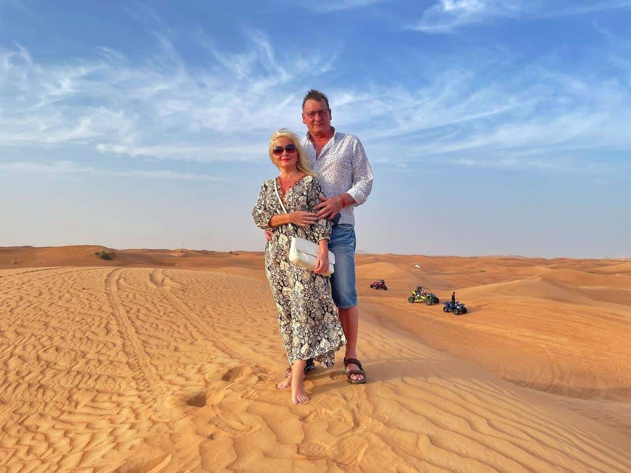 Touristen in der Dubai Wüste